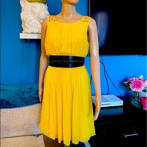 Vibrant yellow flare dress very fresh size 6